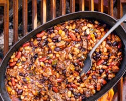 Haricots Cuits au Barbecue Fumé