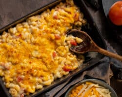 Macaroni au Fromage au Four avec Tomates