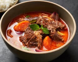 Rôti De Bœuf Épicé Au Curry Rouge Mijoté