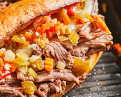 Rôti De Bœuf Épicé Aux Pepperoncinis À La Mijoteuse