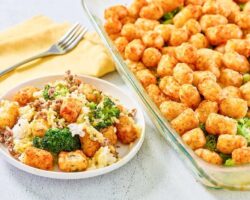 Délice De Saucisse Savoureuse Et Tater Tots Au Brocoli