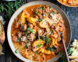 Soupe Savoureuse aux Tortellinis et Saucisses