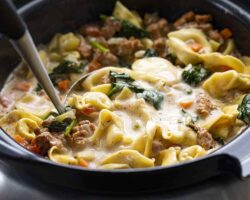 Soupe Crémeuse aux Tortellinis et Saucisses Italiennes à la Mijoteuse