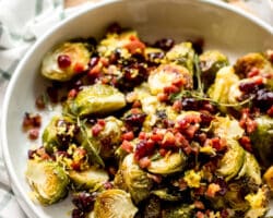 Choux de Bruxelles Rôtis Infusés à la Canneberge avec Symphonie de Beurre Noisette
