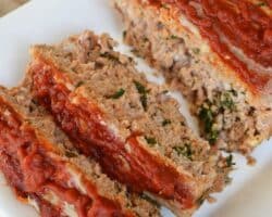 Pain de Viande Farcie à la Feta avec Poivrons Rôtis